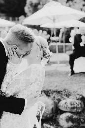 first kiss must have wedding photography