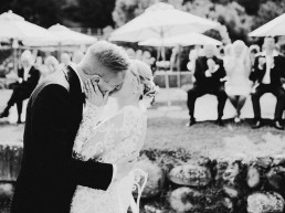 first kiss must have wedding photography